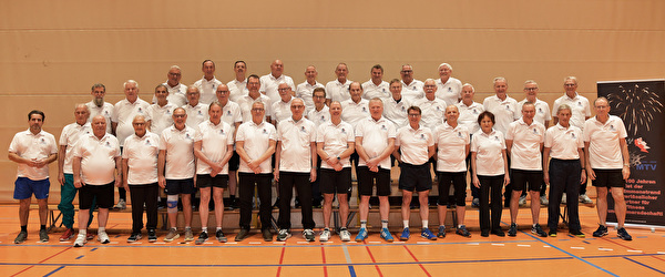 Turnerinnen und Turner im Gruppenbild