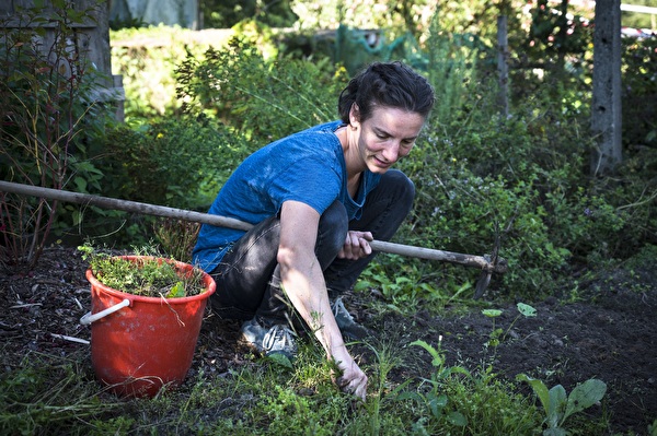 Eines der zentralen Anliegen von Lea Egloff ist es, das Bewusstsein dafür zu schärfen, woher unser Essen kommt und unter welchen Bedingungen es produziert wurde. (Bild: zvg)