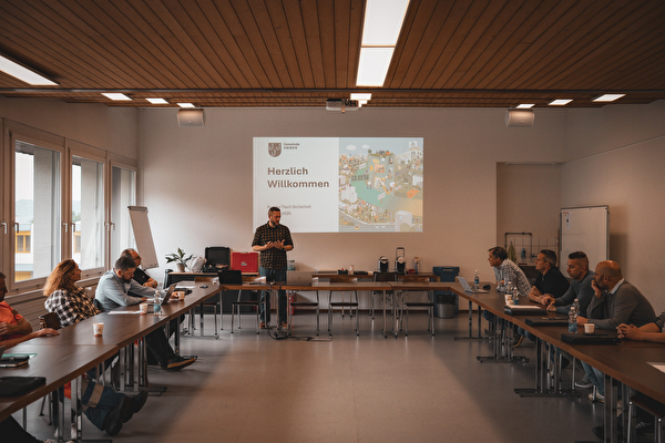 Teilnehmerinnen und Teilnehmer am runden Tisch Sicherheit.