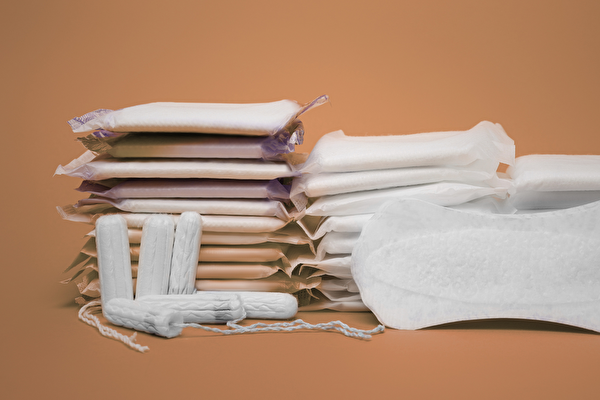Tampons und Binden.