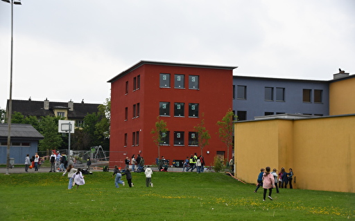 Schulhaus.