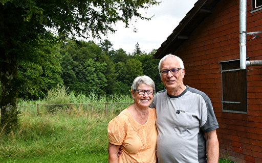 Werner und Erika Hermann vor dem Barackendoerfli