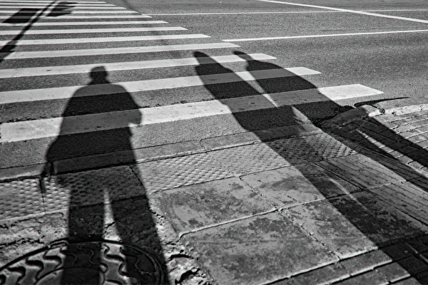 Schatten auf Strasse