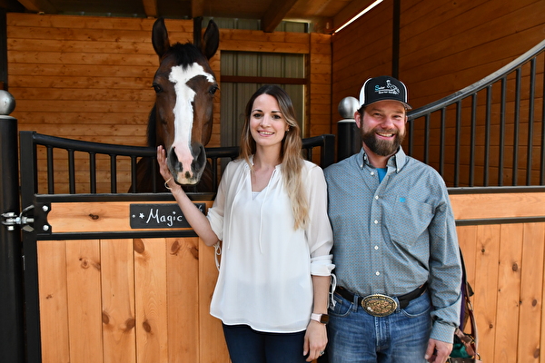 Cowboy-Flair, Tierliebe und ganzheitliche Nachhaltigkeit: Eliane und Christoph Seiler verfolgen visionäre Ideen und setzen diese in Emmen Dorf entschlossen in die Tat um.
