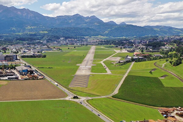 Luftbild vom Flugplatz Emmen.