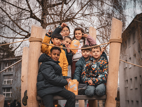 Kinder auf dem Spielplatz Haldenring