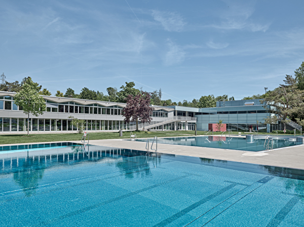 Hallen- und Freibad