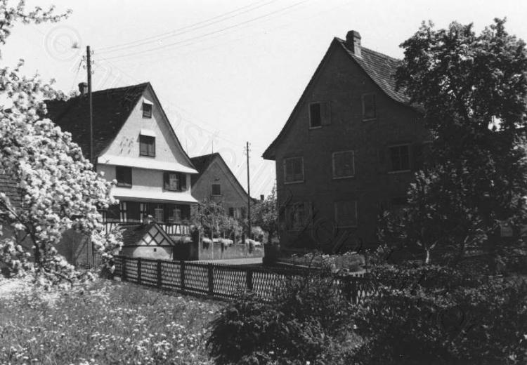 Dorfstrasse / links: Haus Rutishauser / rechts: Haus Hutterli (abgebrochen 50er Jahre) 