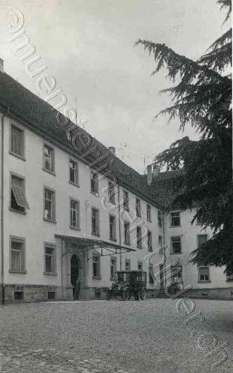 1921 / Spitaleingang mit Krankenauto