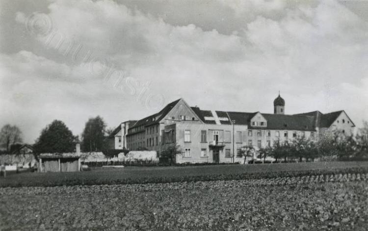 1945