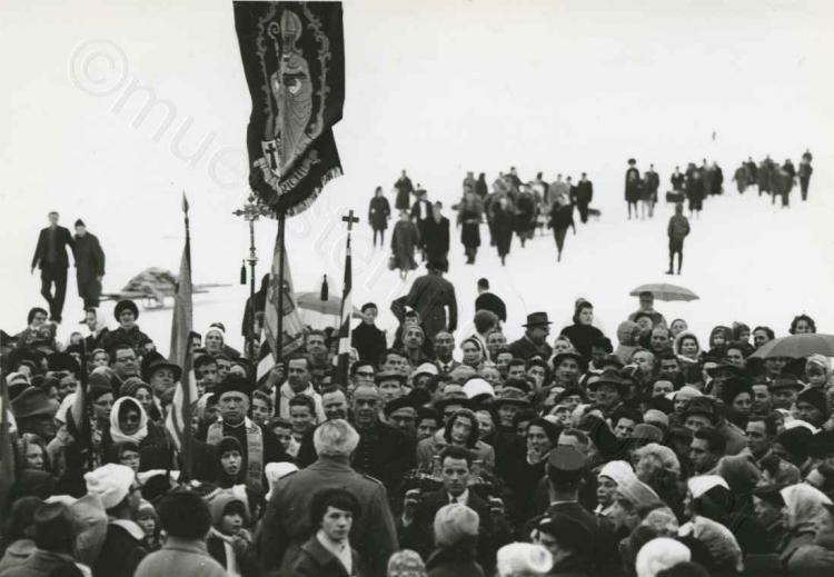 1963