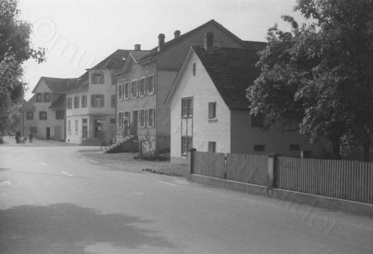 Dorfstrasse beim Restaurant Konsumhof