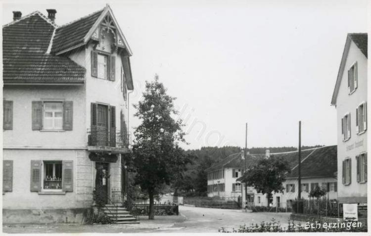 Kreuzung beim Konsum (links) / rechts: Restaurant Konsumhof