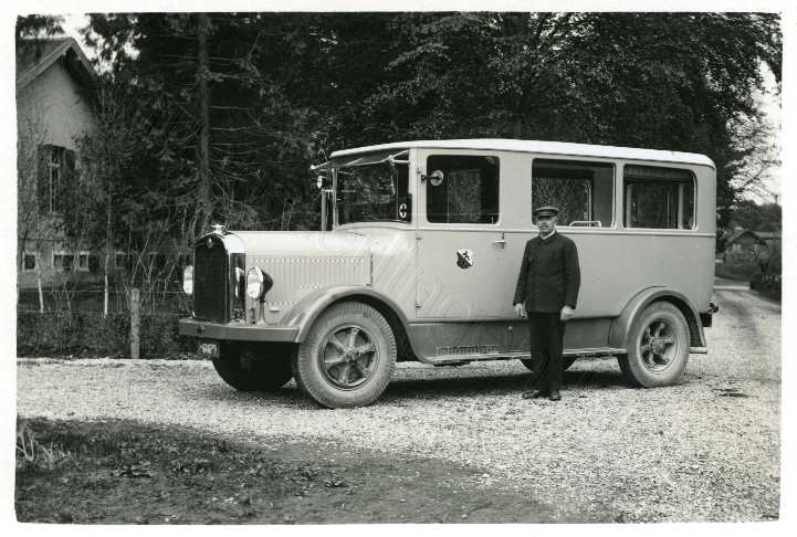 1932