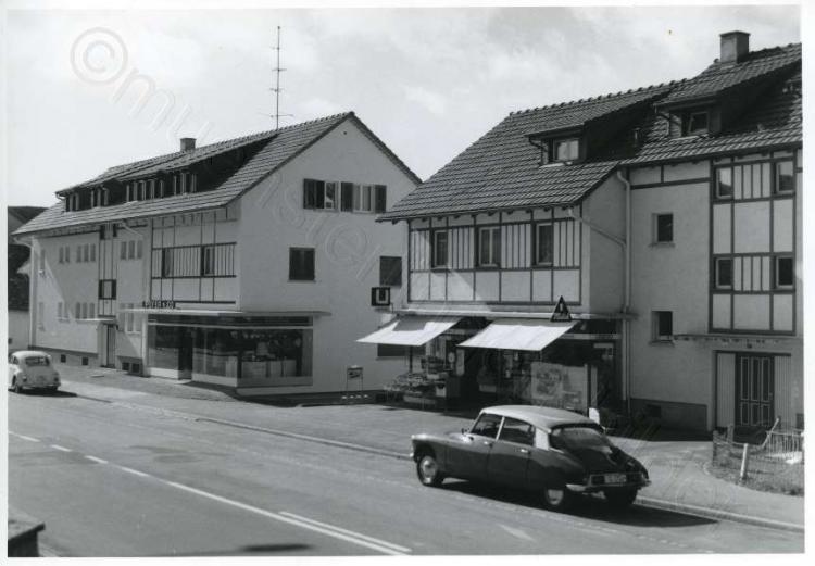 Dorfstrasse / Haus Peyer und Dorfladen