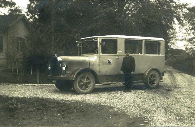 1932