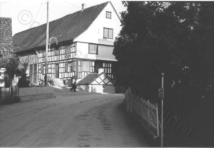 Dorfstrasse beim Bauernhaus Rutishauser