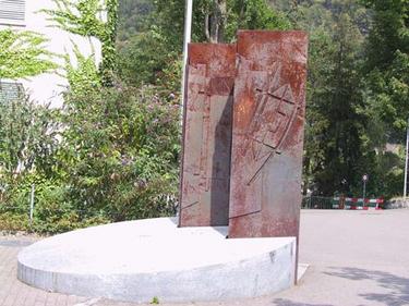 Käfer Kersten *1955 Wieslet (D)
Poststrasse 6, 4460 Gelterkinden

1976-80 Bildhauerausbildung an der SfG Basel und bei Albert Schilling in Ariesheim. Kunst am Bau-Aufträge in Aesch, Liestal, Pratteln, Ormalingen und Zurzach. Ausstellungen in der Region, in der BRD und in Frankreich. Ankäufe BL und BS
