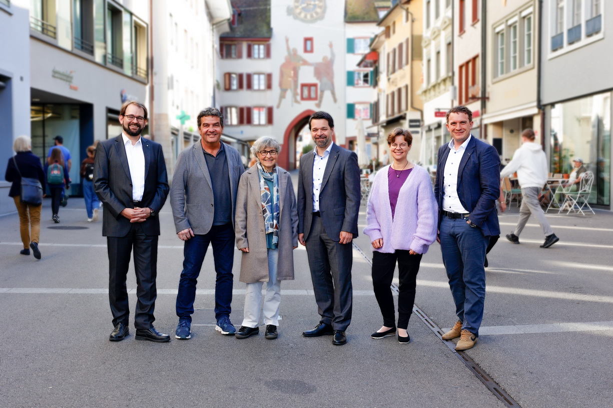 v.l.n.r. Stadtverwalter Marcel Meichtry, Stadtrat Daniel Muri, Stadträtin Marie-Theres Beeler, Stadtpräsident Daniel Spinnler, Stadträtin Pascale Meschberger, Stadtrat Lukas Felix