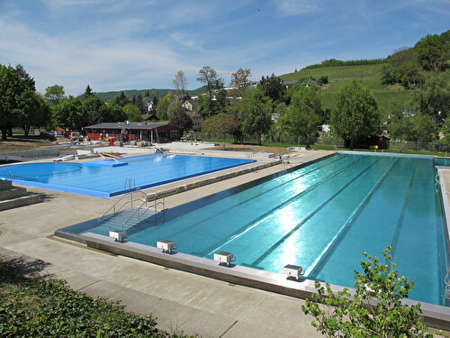 Saniertes Schwimmbad kurz vor Fertigstellung