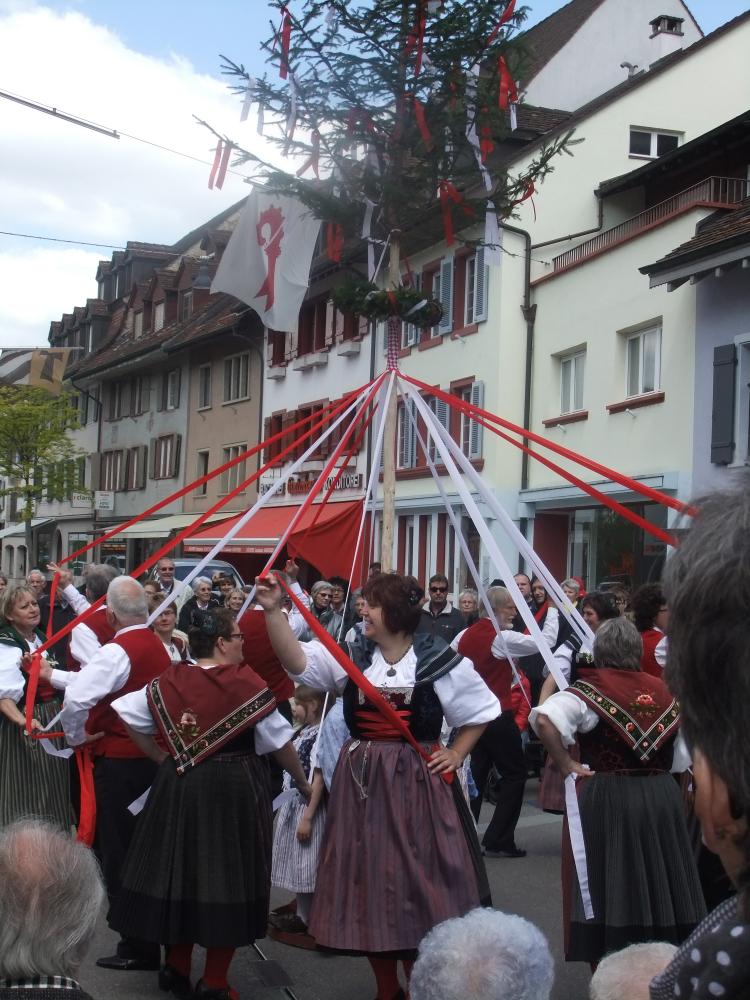 Mai-Tanz in der Begegnungszone