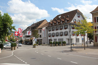 Gemeindeverwaltung von Seiten Hauptstrasse/Bahnhofstrasse