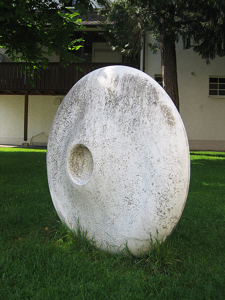 Steinskulptur aus Carrara-Marmor