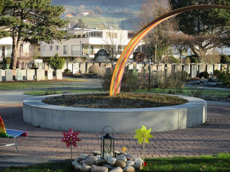 Der Kinderfriedhof wurde im 2015 erstellt am 22.11.2015 eröffnet. 
