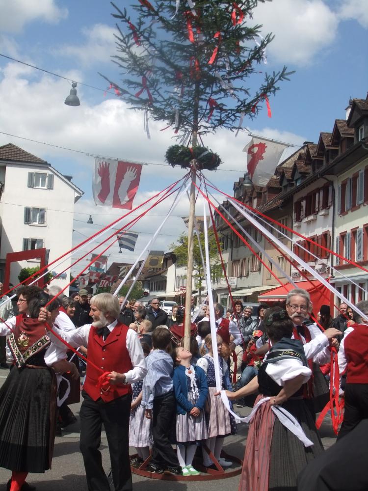 Mai-Tanz in der Begegnungszone