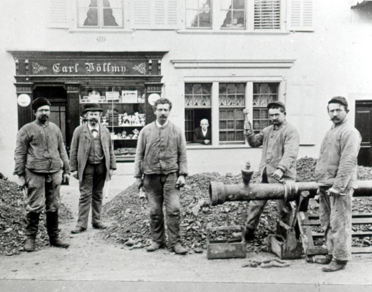 vor Liegenschaft Völlmin Zuckerbäcker
Hauptstrasse 70