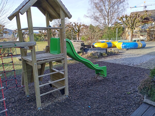 Spielplatz Schulhaus Alpen