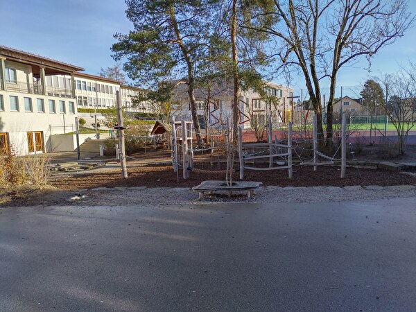 Spielplatz Schulhaus Bubental