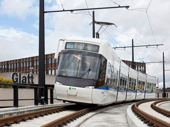 Glattalbahn beim Glattzentrum