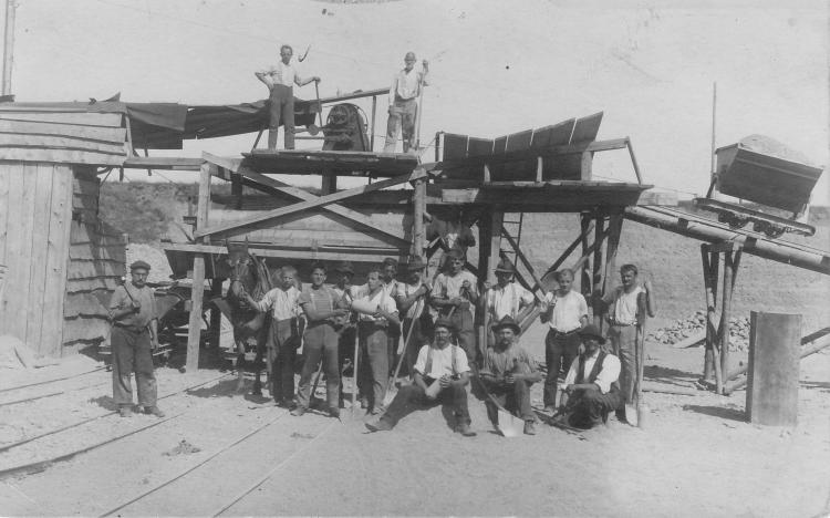 um 1930