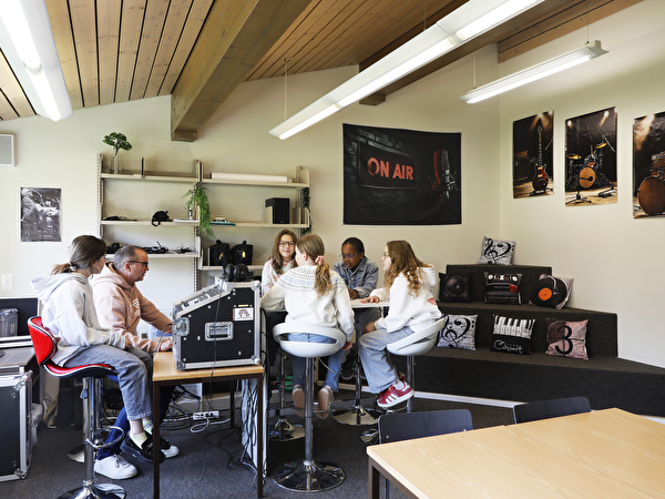 Apprendre par le biais de la radio - COMM'une info n° 92