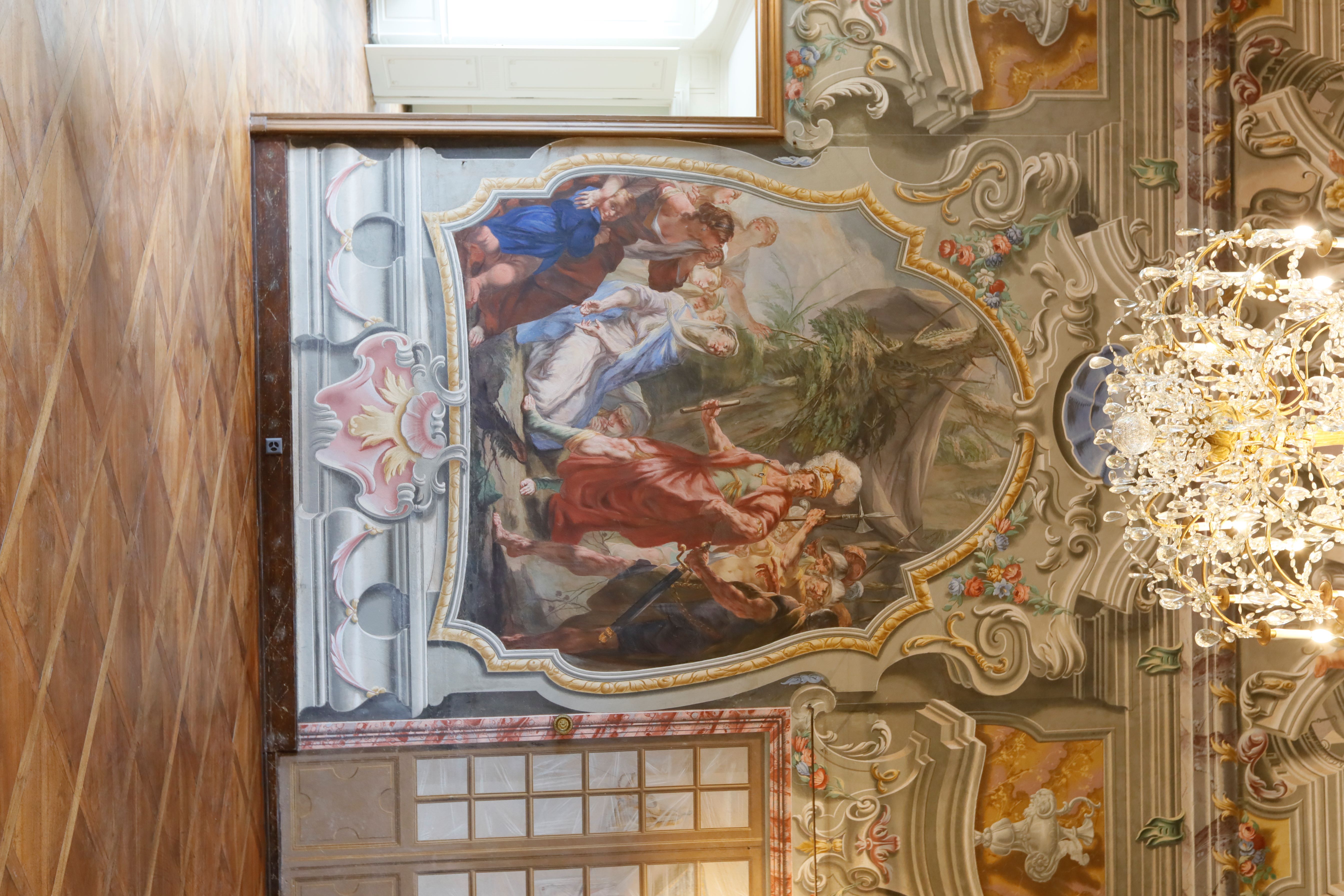 Le grand salon date des années 1730. Il s'agissait d'une salle de réception exceptionnelle. Les sols de l'ensemble du château ont été restaurés tout en conservant les parquets d'origine.