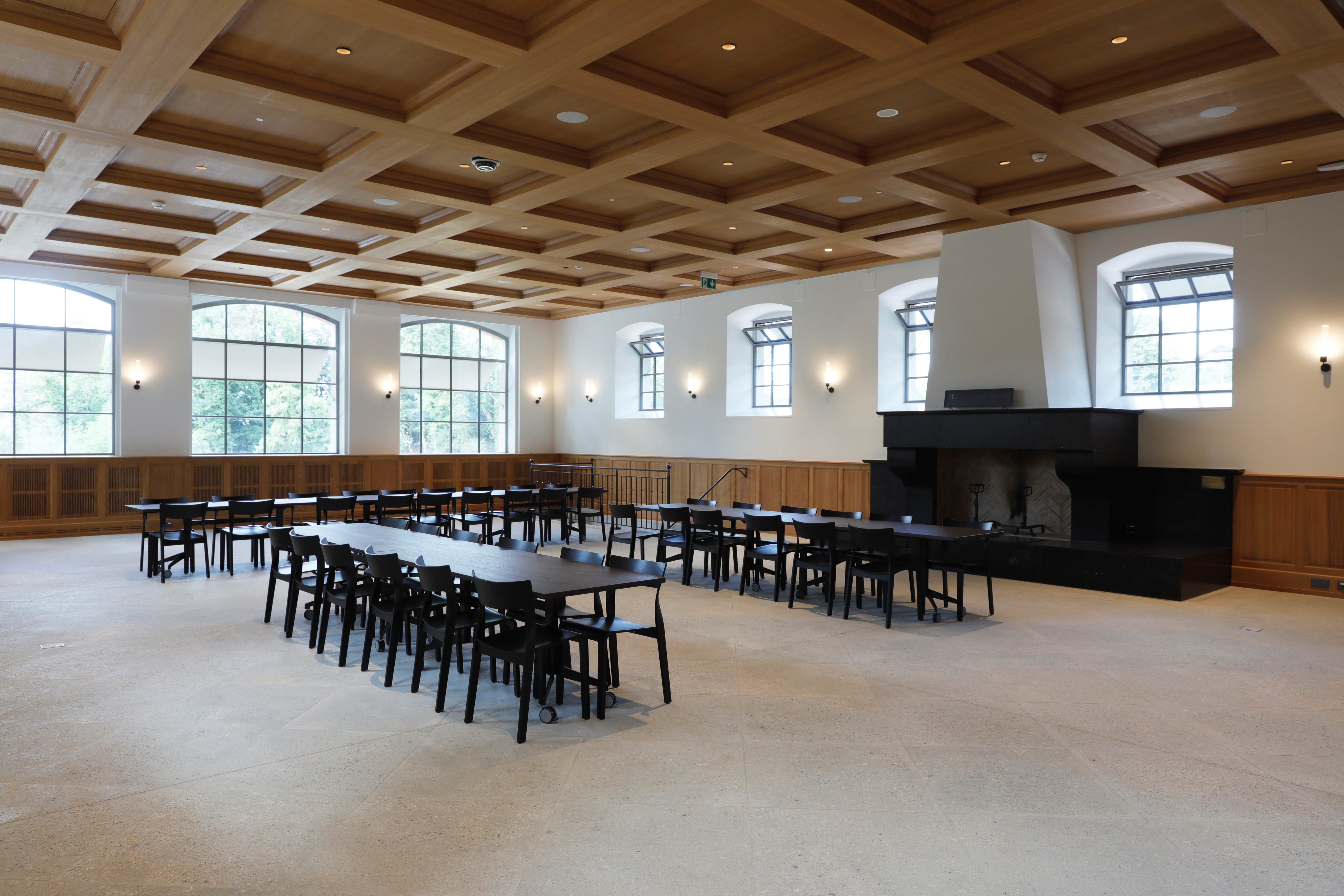 Le rez-de-chaussée de l’Orangerie, entièrement refaite, a été aménagé en salle à manger pouvant accueillir jusqu’à 150 personnes.