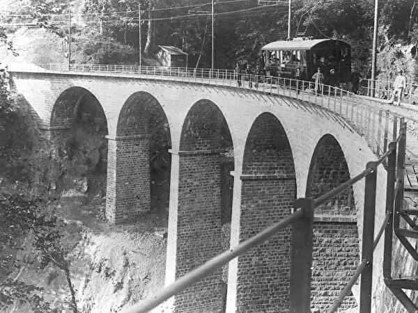 Viaduc de la Baye de Clarens à l'ouverture de la ligne en 1902