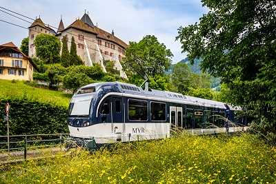 Train MVR devant le Château de Blonay