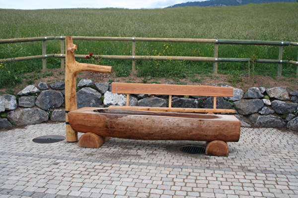 Place des Epélévoz à St-Légier-La Chiésaz