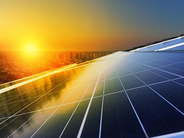 Solar_Solarpannel_Sonnenlicht.jpg