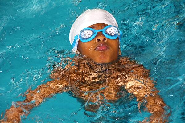 swimming-course-619088_960_720.jpg
