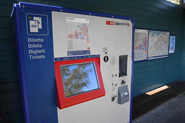Mellikon_Bahnhof_-_16.04.2022-6kl.JPG