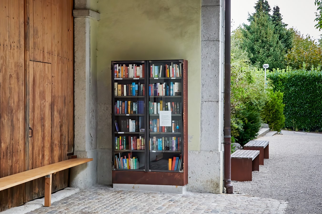Bücherschrank