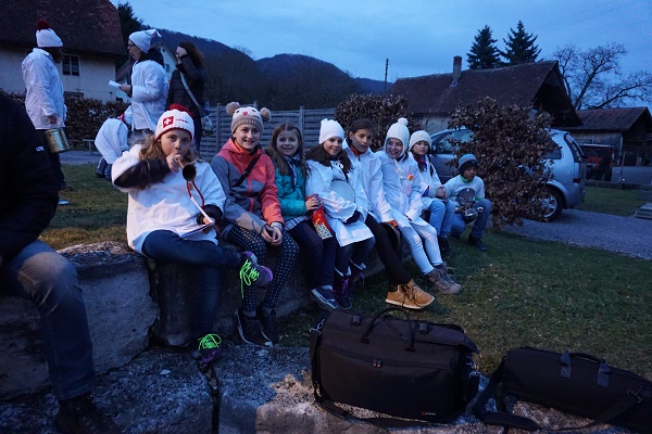 Kinder an der Fasnacht