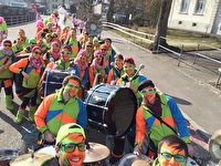 Bild der Gugge an einem Umzug