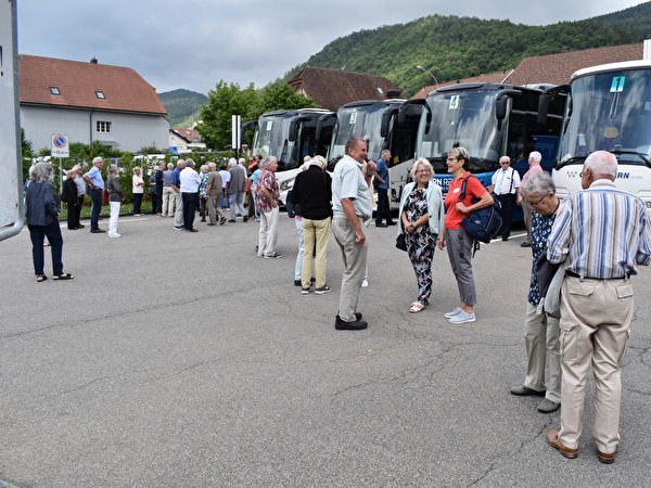 Jubilarenfahrt 2022 die Cars stehen bereit 