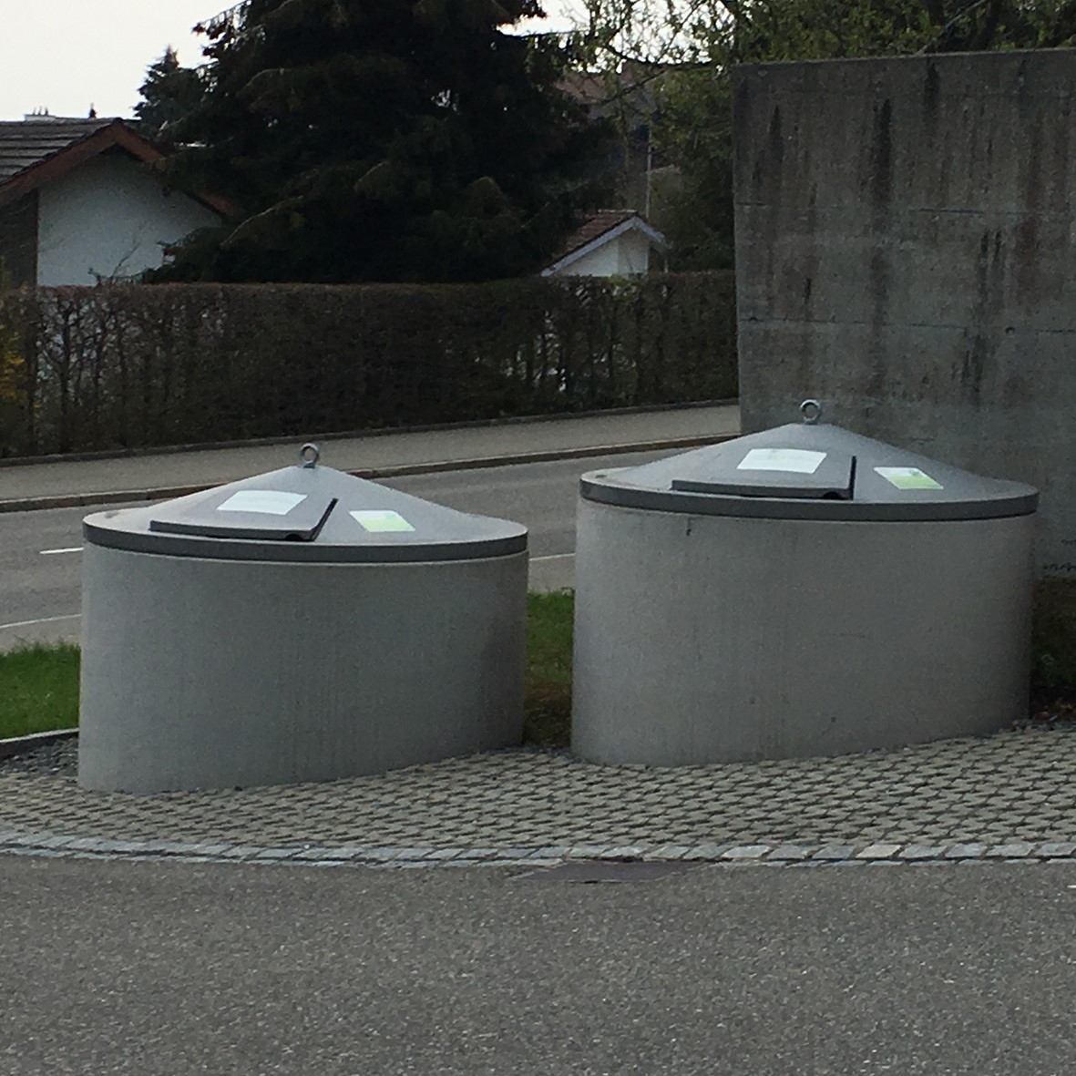 Halbunterflurbehälter