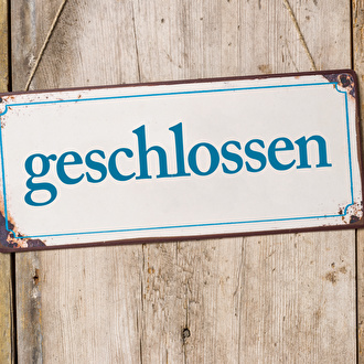 Schild mit Aufschrift geschlossen