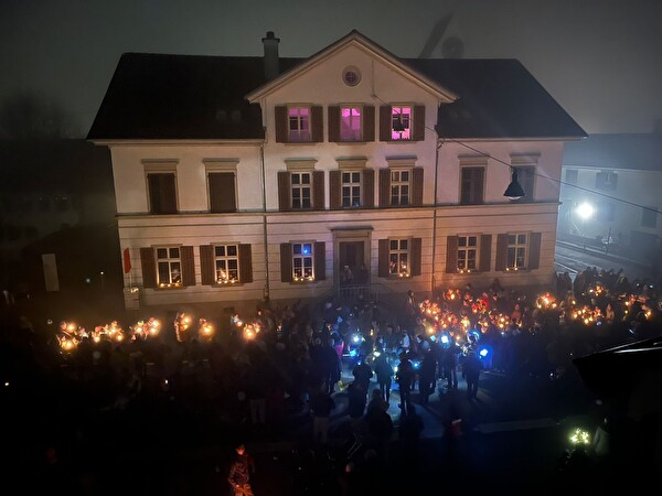 Dorfplatz am Räbeliechtliumzug